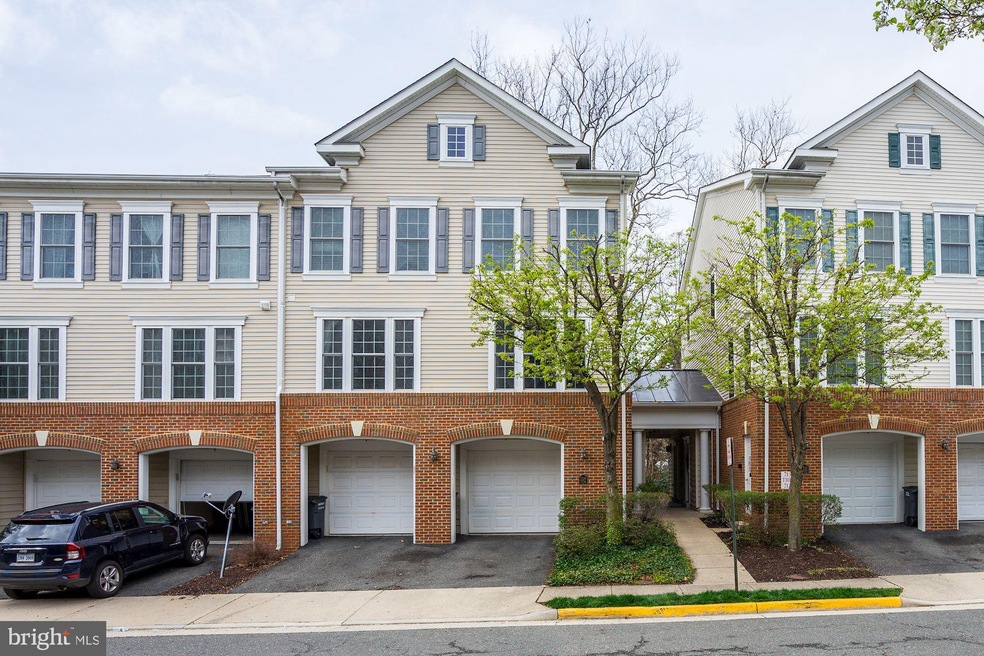 7136 Huntley Creek Place unit 70B, Alexandria, VA 22306 - photo 1
