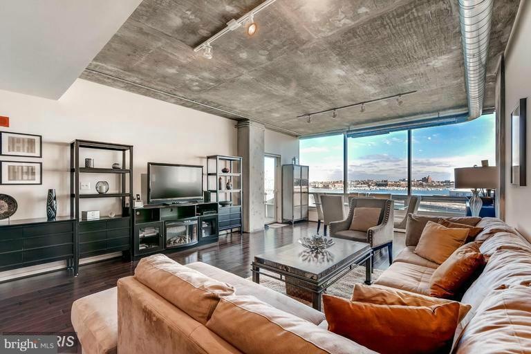 Silo Point unit 616, Baltimore, MD 21230 - photo 1