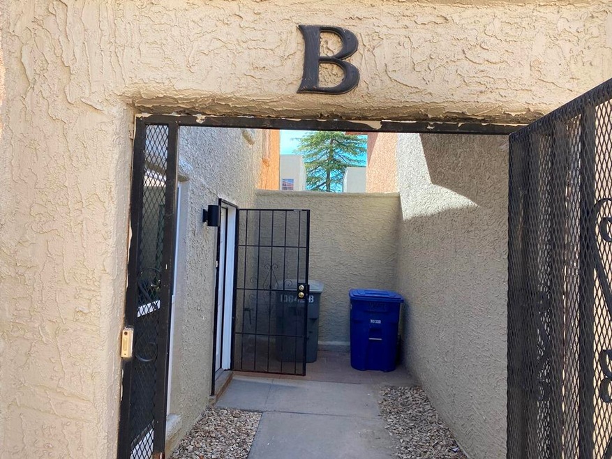 10640 Cuatro Vistas Dr unit B, El Paso, TX 79935 - photo 1