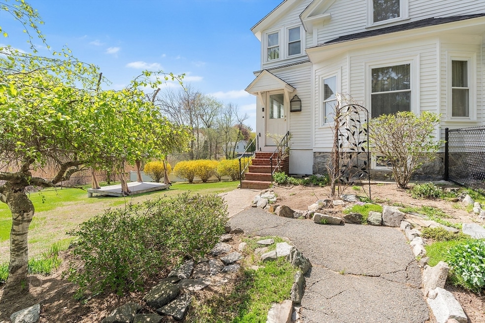 8 Tyler St, Methuen, MA 01844 - photo 1