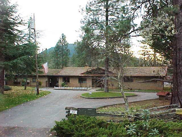 611 Carriage Rd, Grants Pass, OR 97526 - photo 1