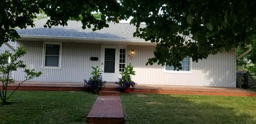 241 S 6th Ave, Beech Grove, IN 46107 - photo 1