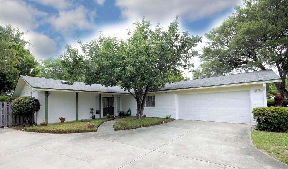 10 Lake Lorraine Circle