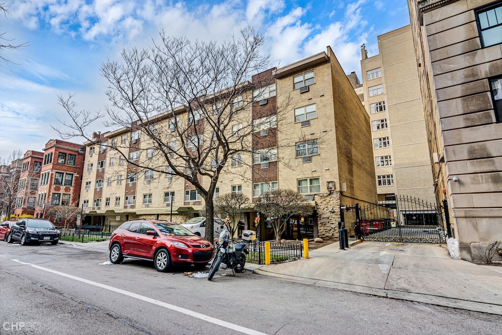 420 W Aldine Ave unit 529, Chicago, IL 60657 - photo 1