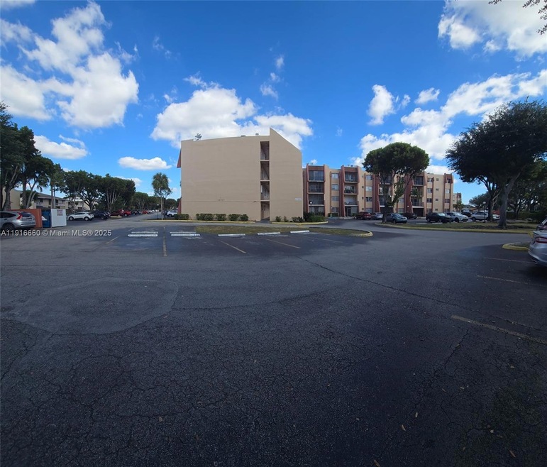 Ramblewood Condominium unit PH11, Miami, FL 33183 - photo 1