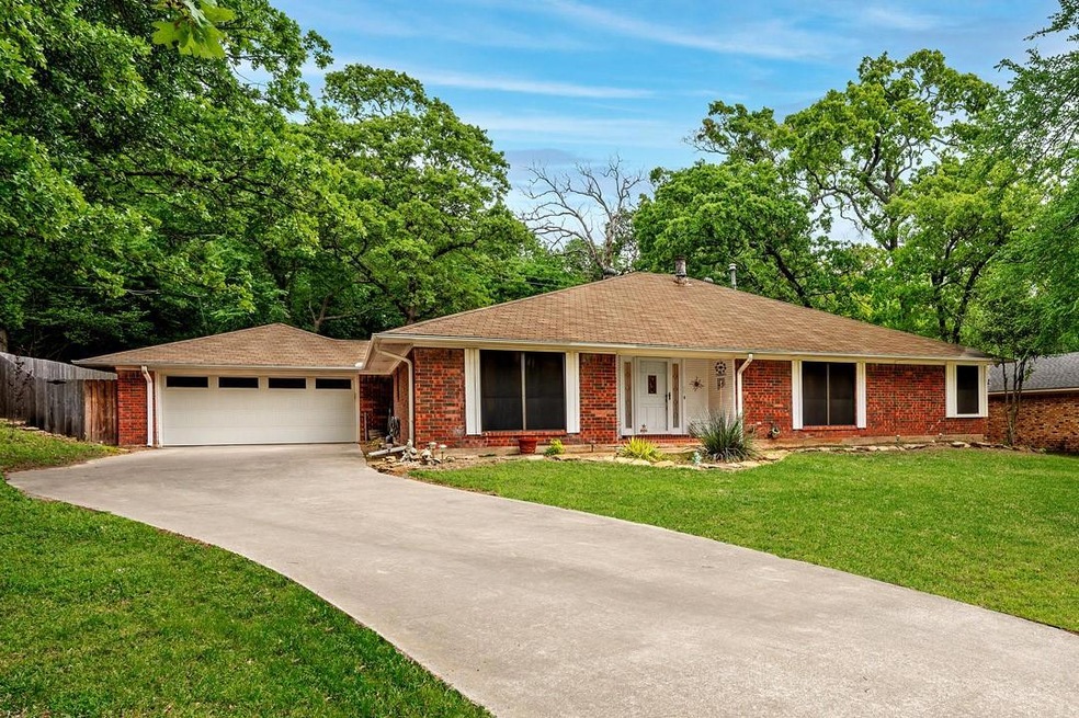 4009 Hidden Valley Dr, Denison, TX 75020 - photo 1