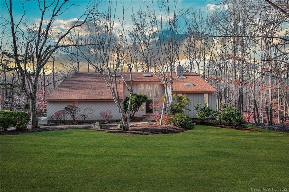 7 Treadwell Ct, Weston, CT 06883 - photo 1