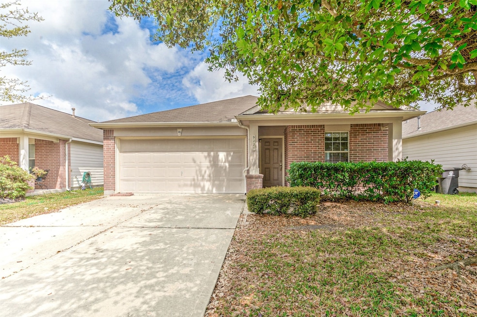 9227 Garfield Park Ln, Houston, TX 77075 - photo 1