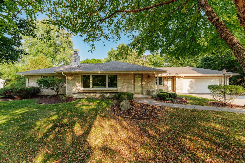 1920 Fairhaven Blvd, Elm Grove, WI 53122 - photo 1