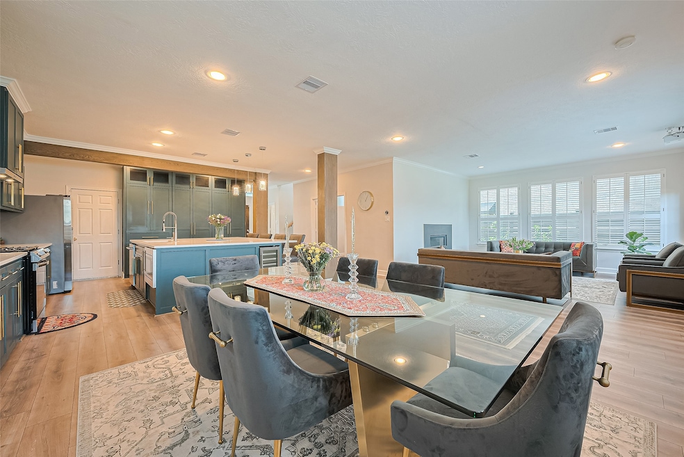 1413 Whispering Pines Dr unit 5, Houston, TX 77055 - photo 1