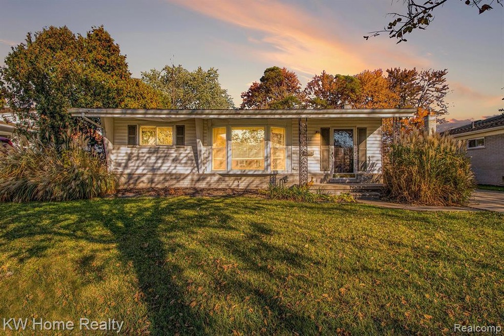 Desirable Golfview Manor