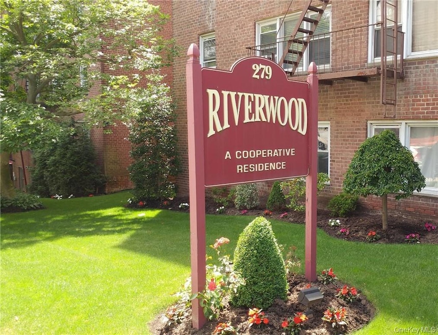 Rosewood unit 1T, Yonkers, NY 10701 - photo 1