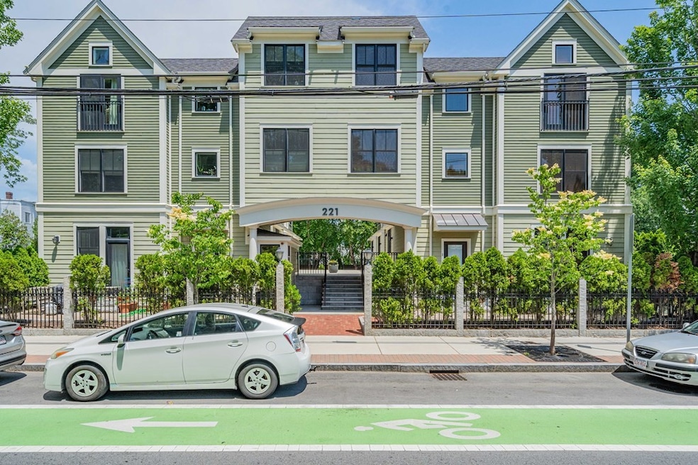 221 Beacon St unit 3, Somerville, MA 02143 - photo 1