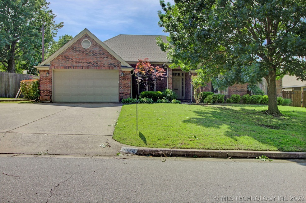 5924 S Marion Place, Tulsa, OK 74135 - photo 1