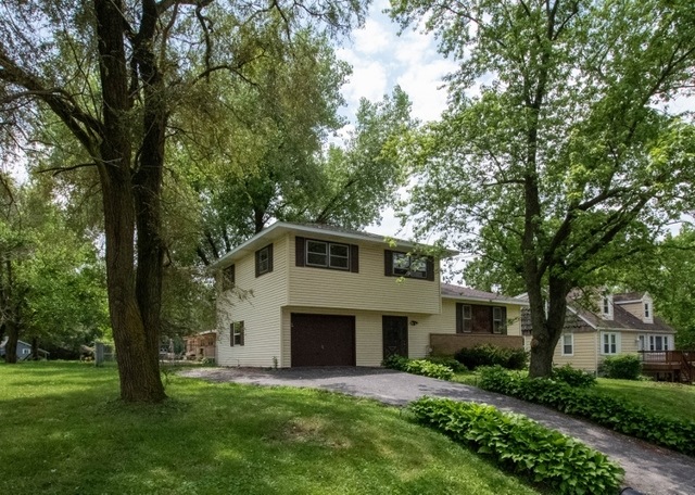 121 Kings Rd, Carpentersville, IL 60110 - photo 1