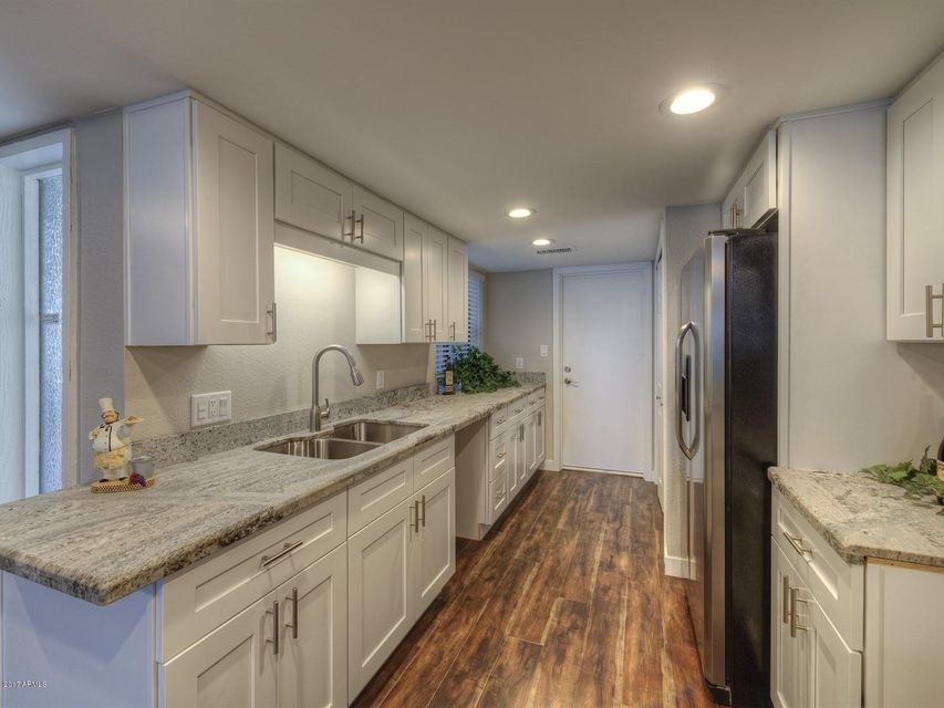 009_Kitchen