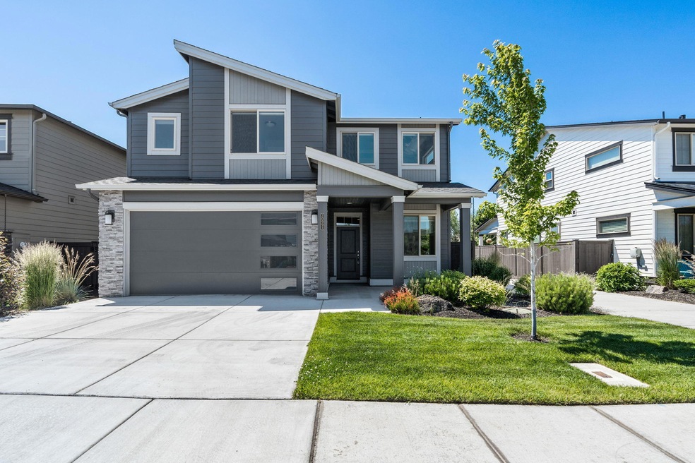 20991 NE Legend Place, Bend, OR 97701 - photo 1