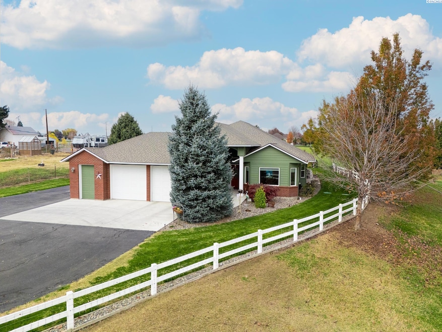 7611 van Belle Rd, Sunnyside, WA 98944 - photo 1