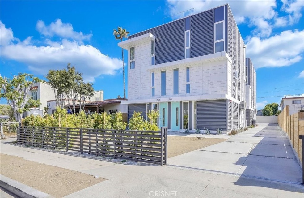 4555 Saturn St, Los Angeles, CA 90019 - photo 1