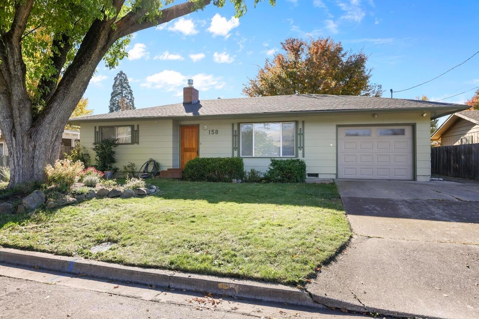 158 Sharon Dr, Phoenix, OR 97535 - photo 1