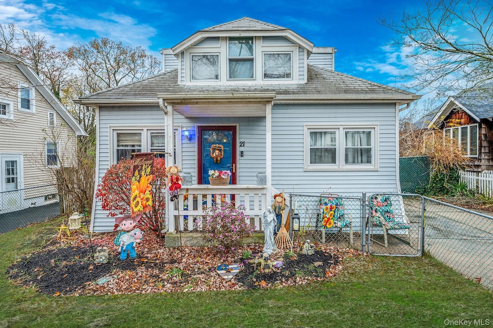21 S Summit Ave, Patchogue, NY 11772 - photo 1