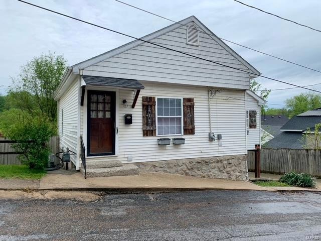 308 Swan St, Hannibal, MO 63401 - photo 1