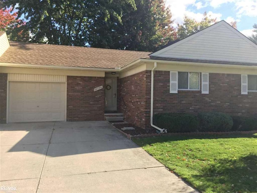 30754 Underwood Dr, Roseville, MI 48066 - photo 1