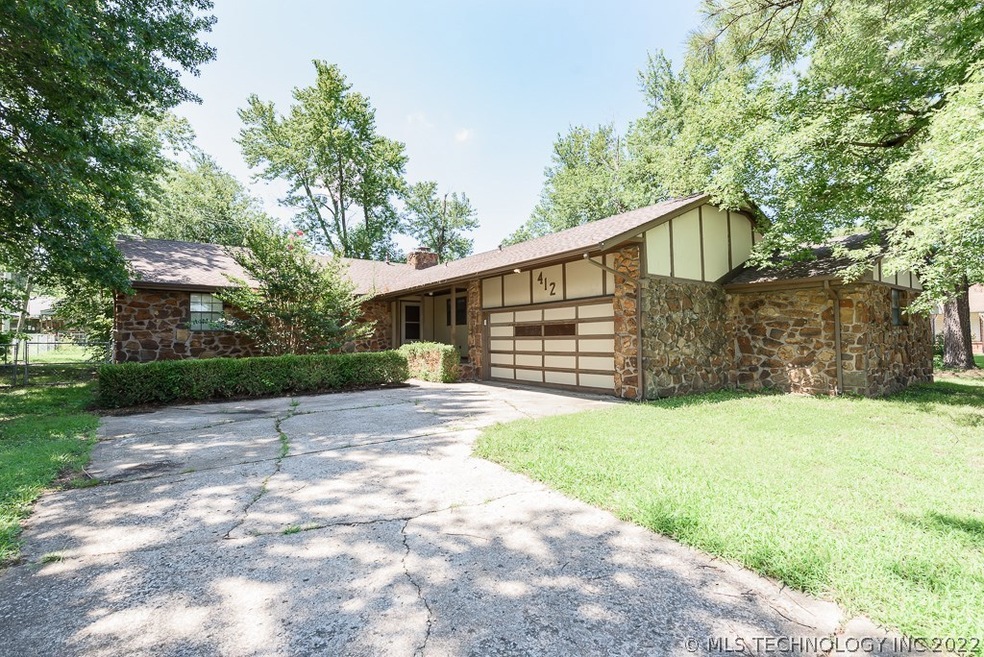 412 E Maple St, Skiatook, OK 74070 - photo 1
