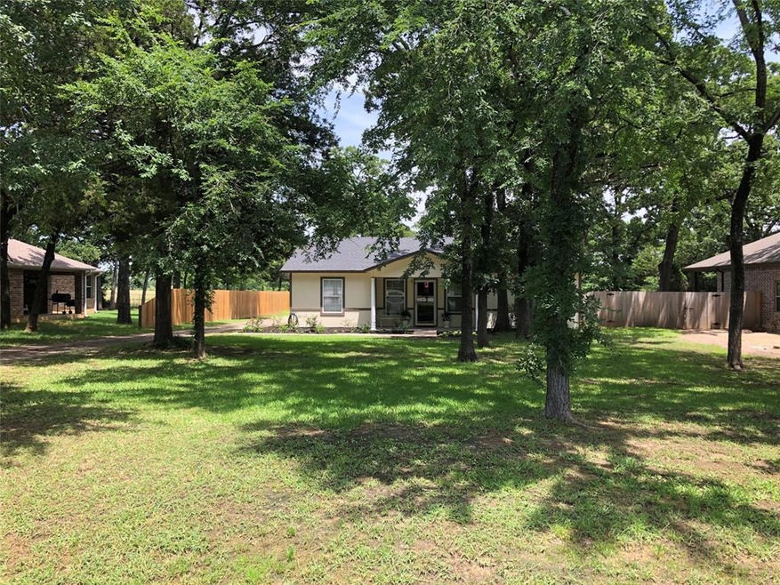 207 Comanche Dr, Gainesville, TX 76240 - photo 1