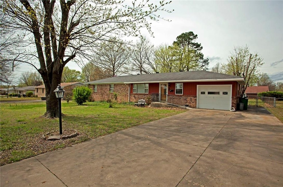 1914 S 10th St, Rogers, AR 72758 - photo 1