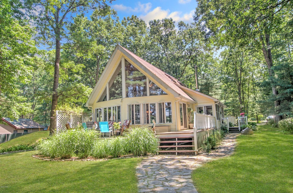 284 Fawn Lake Dr, Hawley, PA 18428 - photo 1