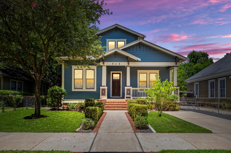 919 Arlington St, Houston, TX 77008 - photo 1