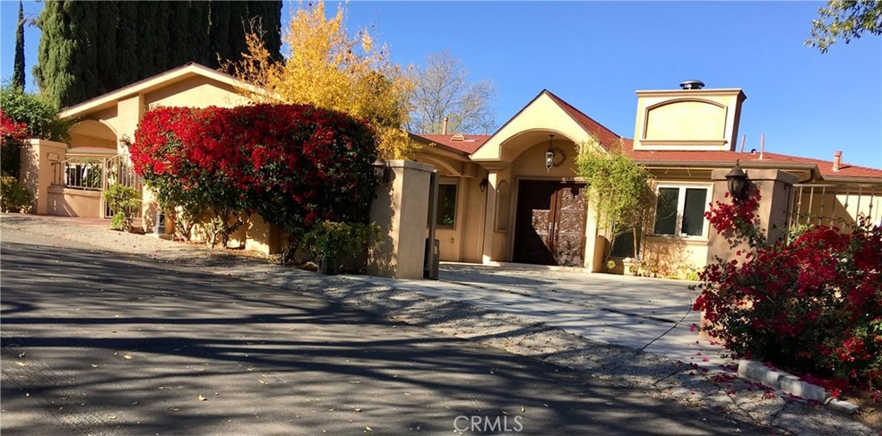 22621 Macfarlane Dr, Woodland Hills, CA 91364 - photo 1