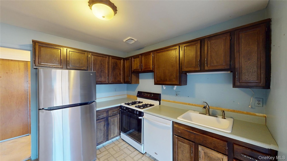 399 Skyline Dr, Pomona, NY 10970 - photo 1