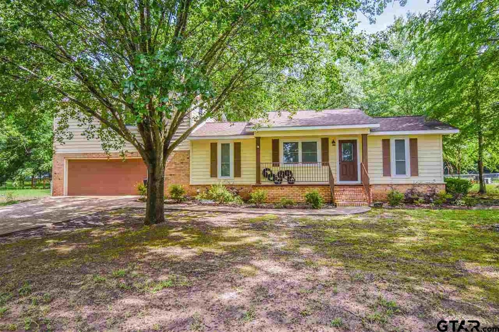 904 904 McClenny, Tyler, TX 75703 - photo 1