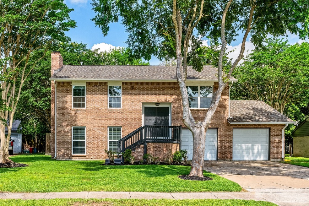 456 E Castle Harbour Dr, Friendswood, TX 77546 - photo 1