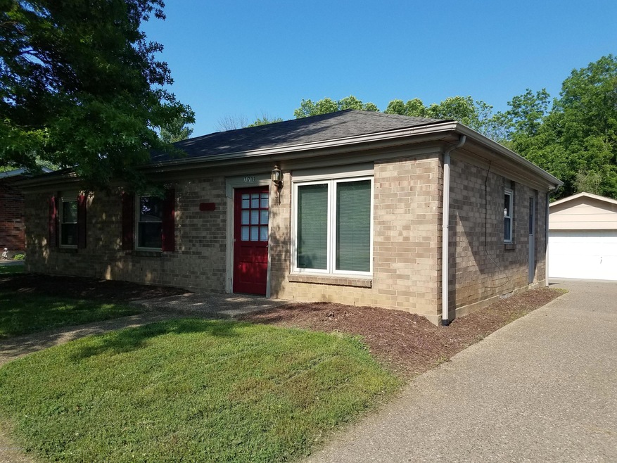 7711 Rochelle Rd, Louisville, KY 40228 - photo 1