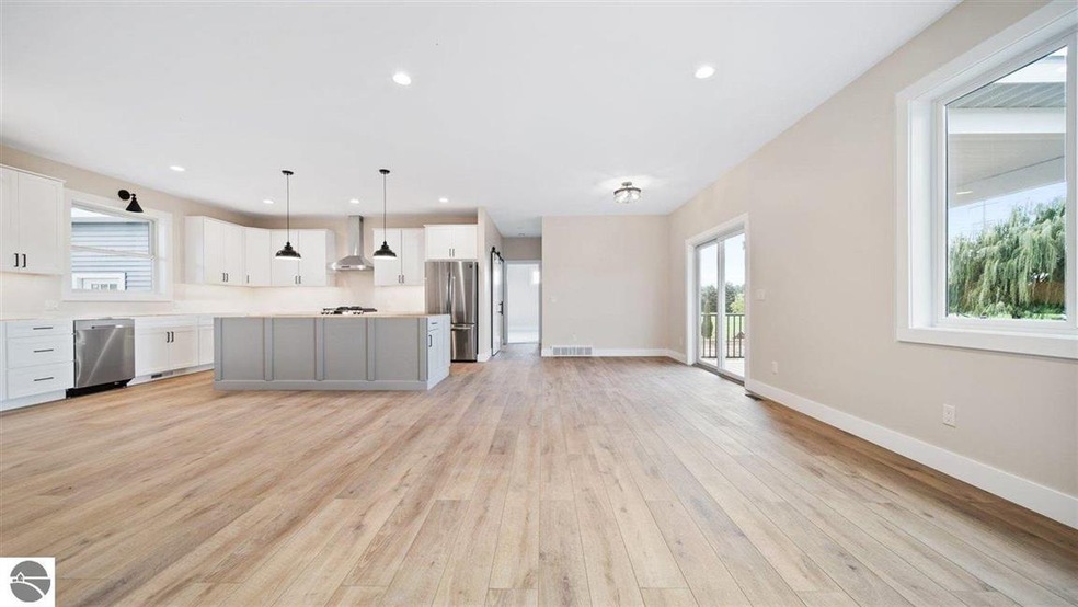 7827 E Longbranch Cir, Traverse City, MI 49684 - photo 1