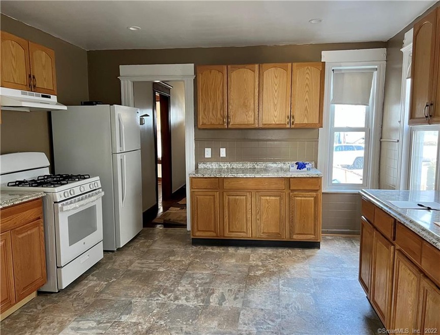 267 Bunnell St unit 1, Bridgeport, CT 06607 - photo 1