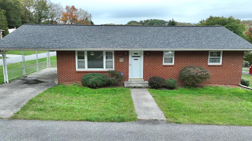 504 S Shadowood Ln, Princeton, WV 24740 - photo 1