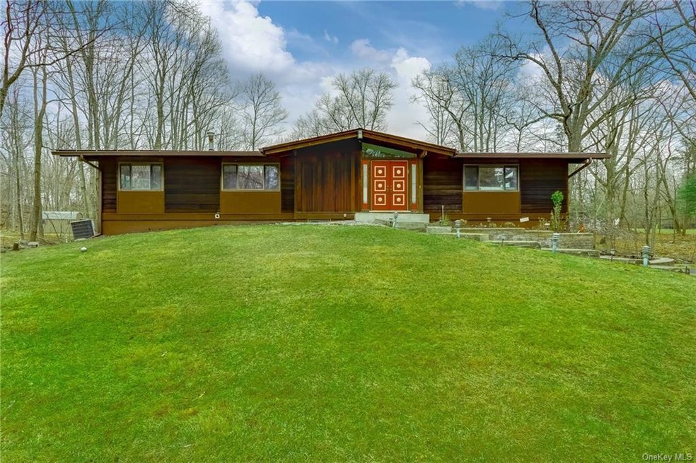 6 Doe Dr, Suffern, NY 10901 - photo 1