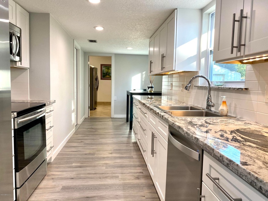 7076 Holiday Hill Ct, Jacksonville, FL 32216 - photo 1