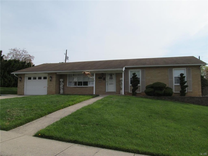 1047 N 11th St, Whitehall, PA 18052 - photo 1