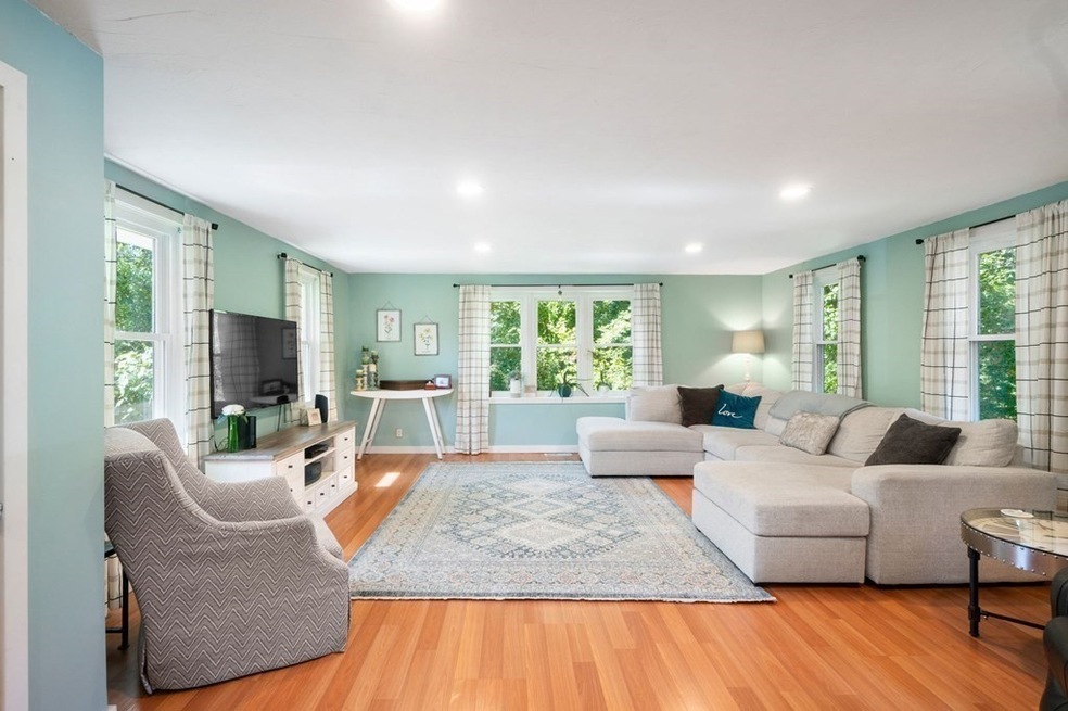 104 Hartford Ave E unit B, Uxbridge, MA 01569 - photo 1