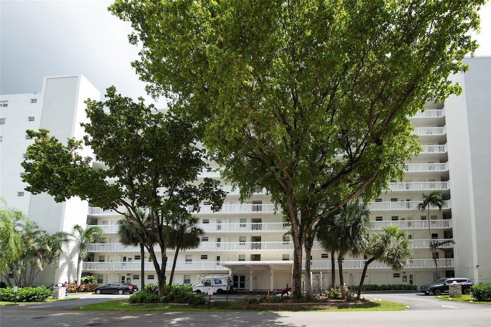 Horizon House Condominiums unit 302, Fort Lauderdale, FL 33304 - photo 1