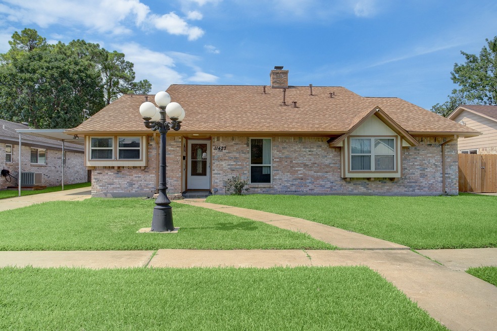 11427 Kirkwyn Dr, Houston, TX 77089 - photo 1