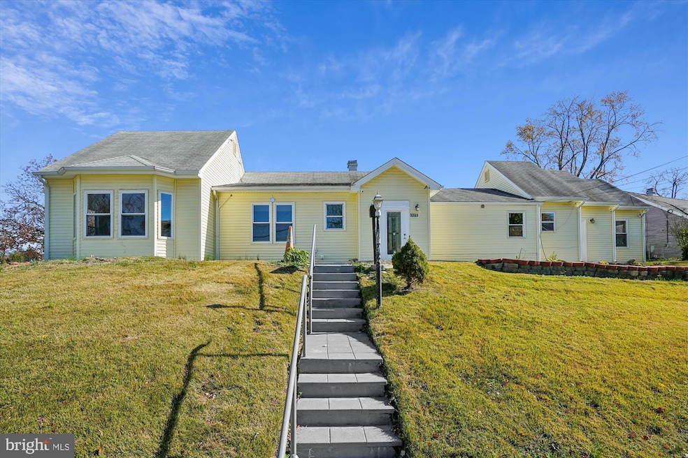 3201 Nottage Ln, Falls Church, VA 22042 - photo 1