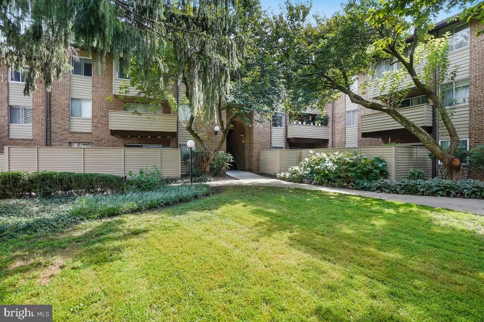 19305 Club House Rd unit 302, Montgomery Village, MD 20886 - photo 1