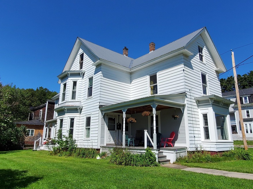 327 Cliff St, Saint Johnsbury, VT 05819 - photo 1