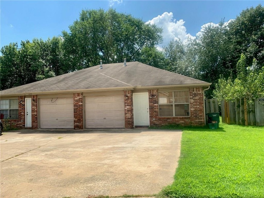 1673/1675 E Evalyn Cir, Fayetteville, AR 72701 - photo 1